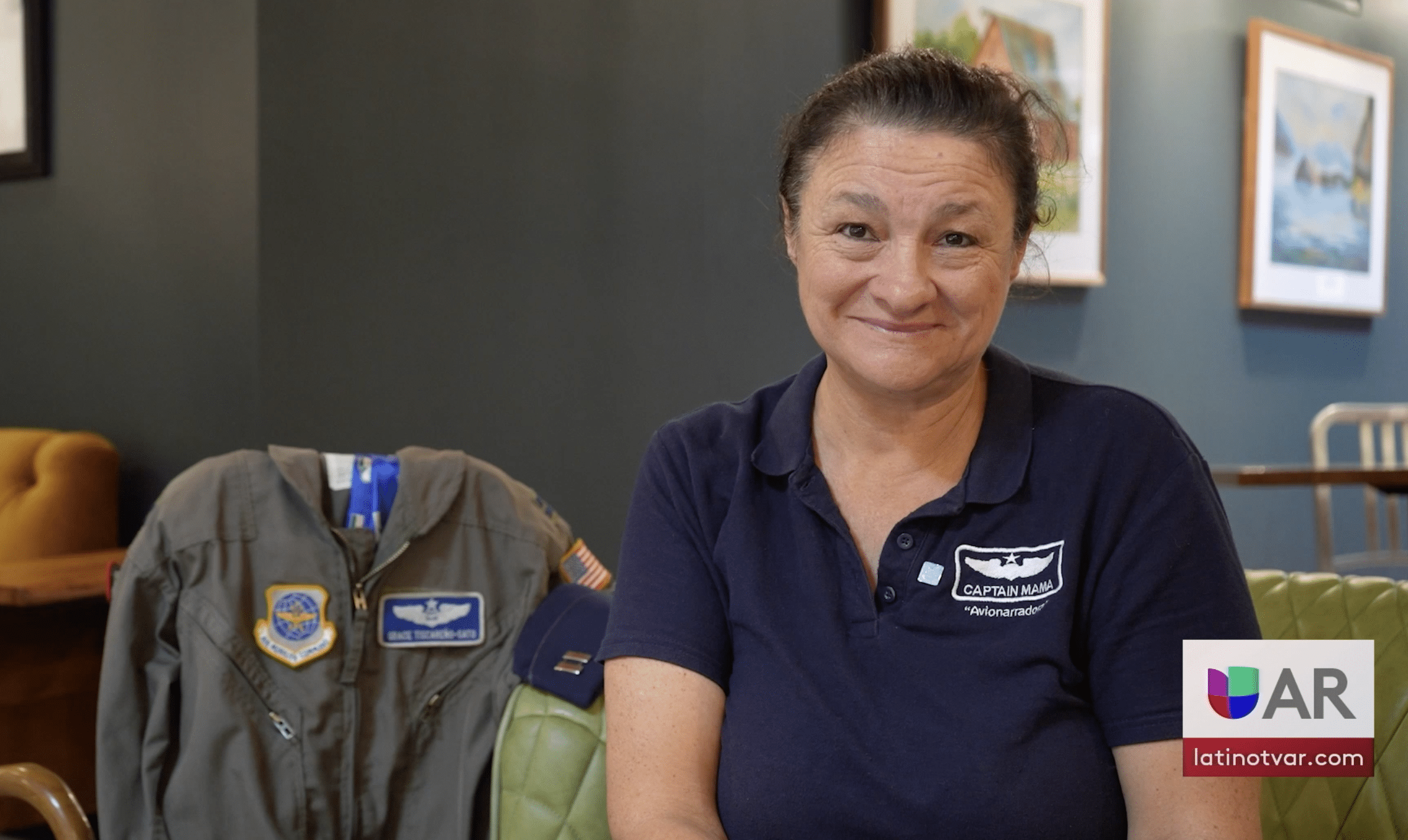 Primera aviador latina en la fuerza aérea de los EE UU en recibir una