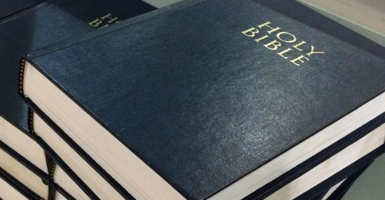 Arkansas aprobó un proyecto de ley que exige que las escuelas públicas ofrezcan un curso electivo sobre la Biblia
