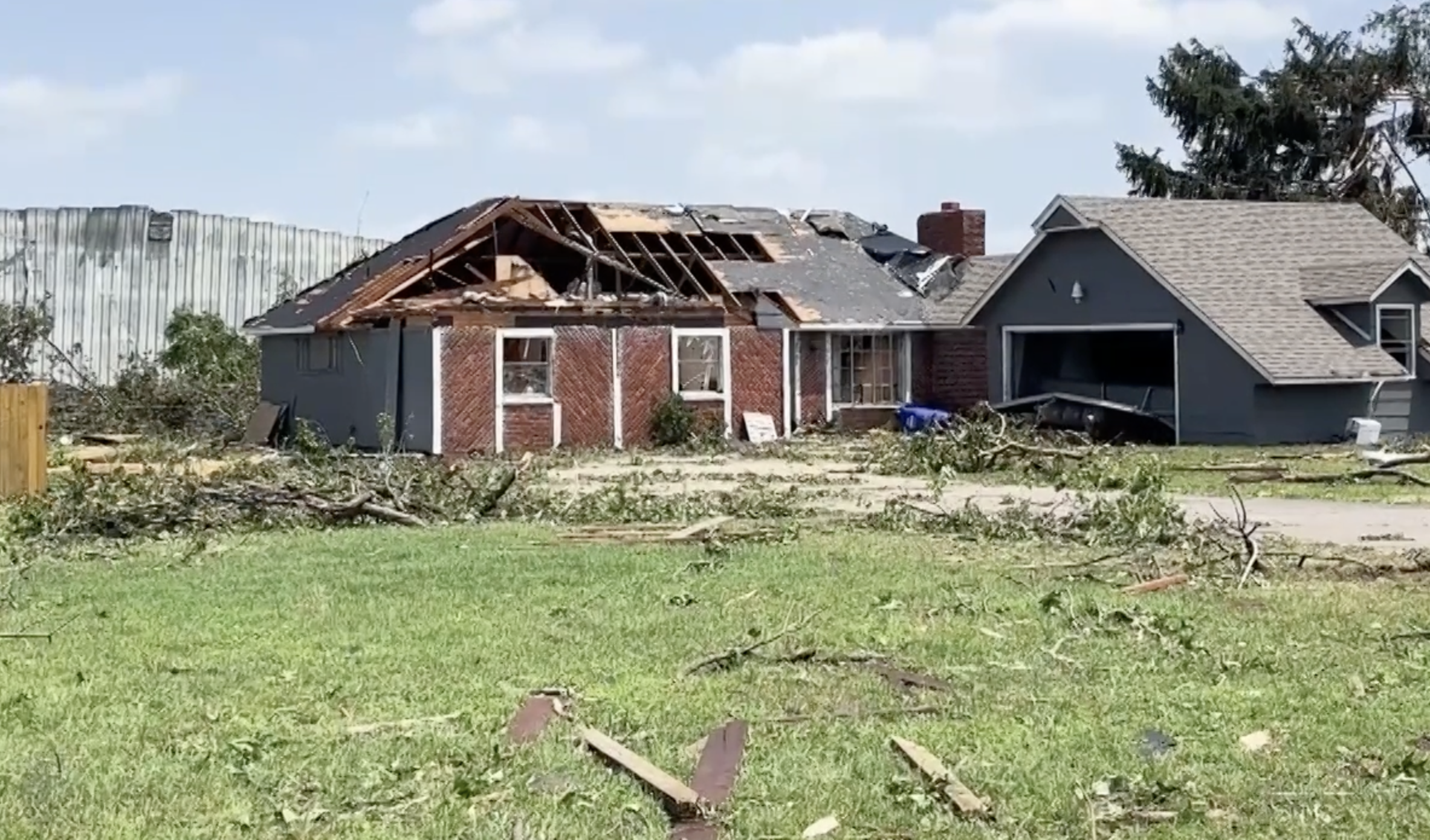 8 muertos dejan a su paso tornados en Arkansas