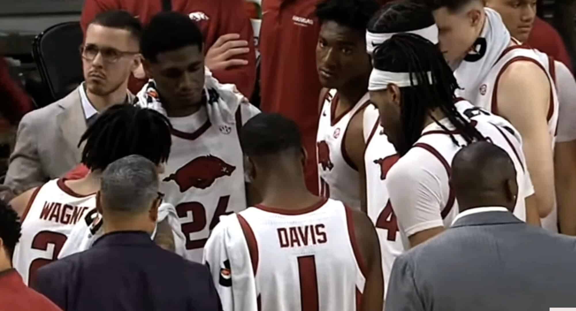 Los Razorbacks derrotan al No. 25 Mississippi State para cerrar la ...