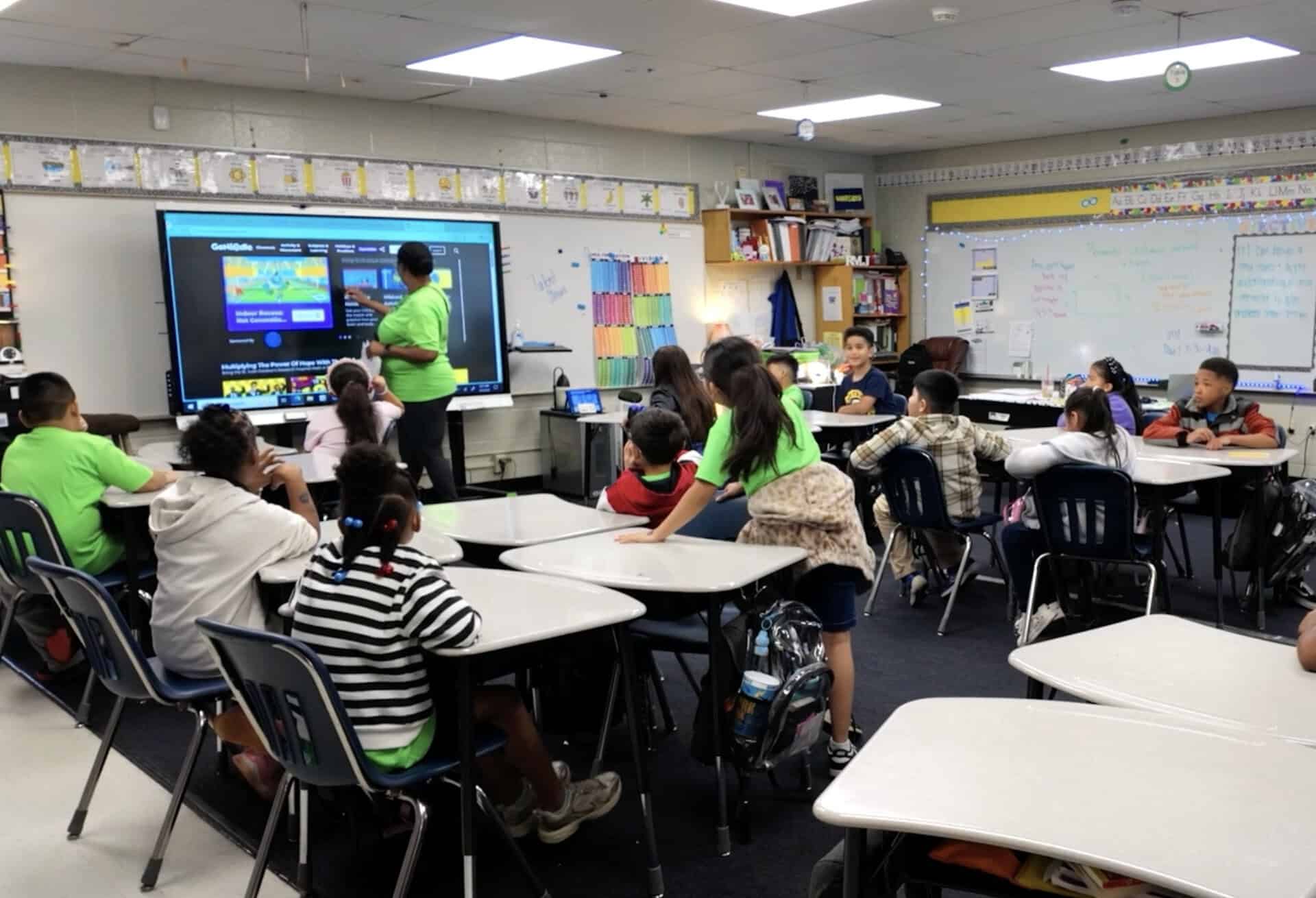 LRSD lanza el primer programa de inmersión en doble idioma del estado ...